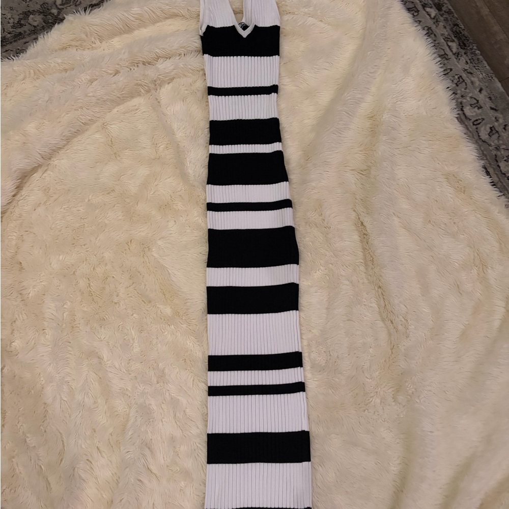 Black and White Striped Knit Scarf